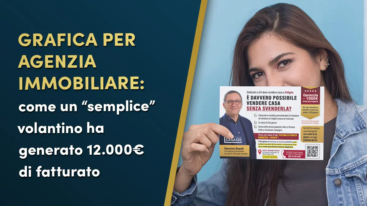 Miniatura con donna sorridente che mostra una cartolina immobiliare e titolo in evidenza: “Grafica per agenzia immobiliare: come un semplice volantino ha generato 12.000€ di fatturato”.